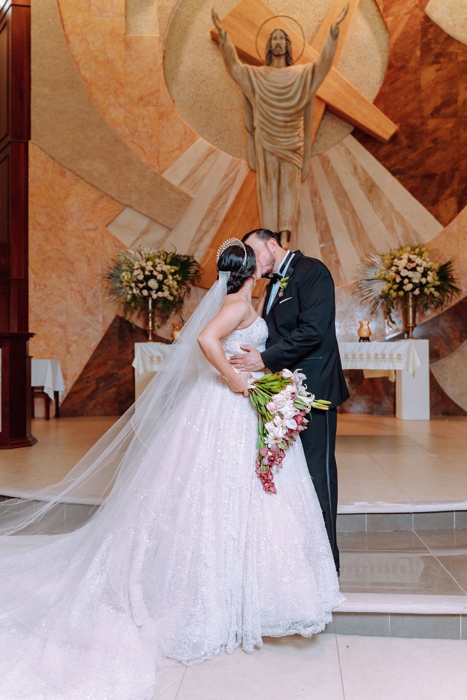 La boda de Héctor Luis Ponce y Patricia Jackeline Interiano… una bella historia de amor