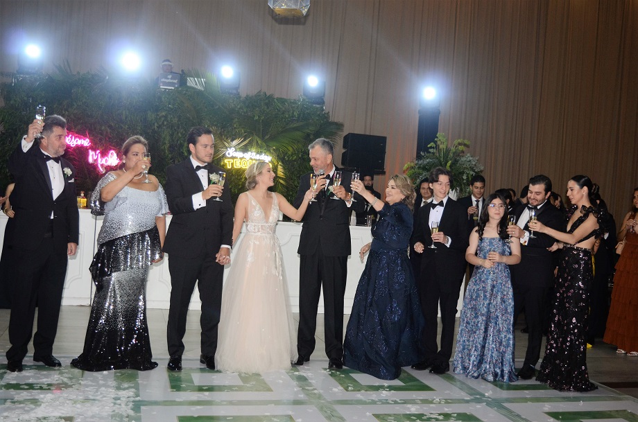 Elegancia y romanticismo en la boda Luis Diego Ortez y Stephanie Ewens