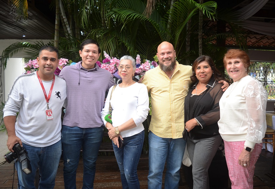 Socias del Club Internacional de Mujeres brindan especial agasajo a periodistas