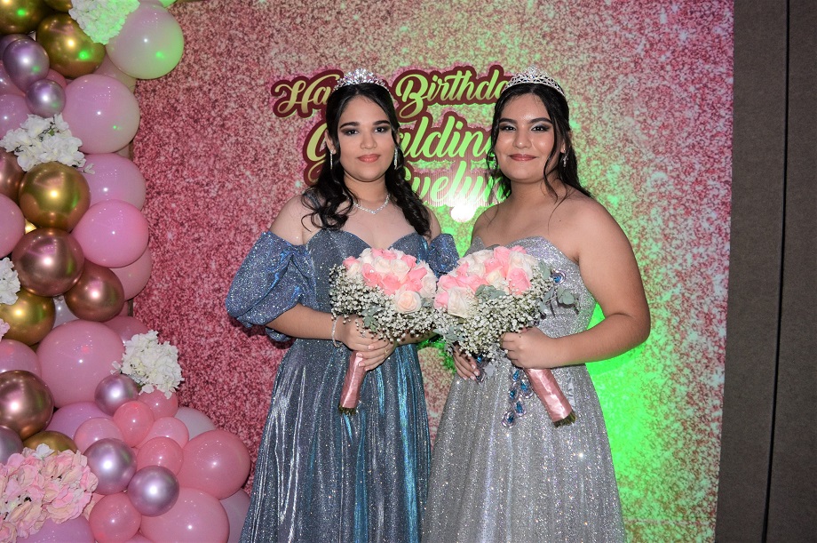 Doble celebración de XV años para Geraldina y Evelyn Regalado