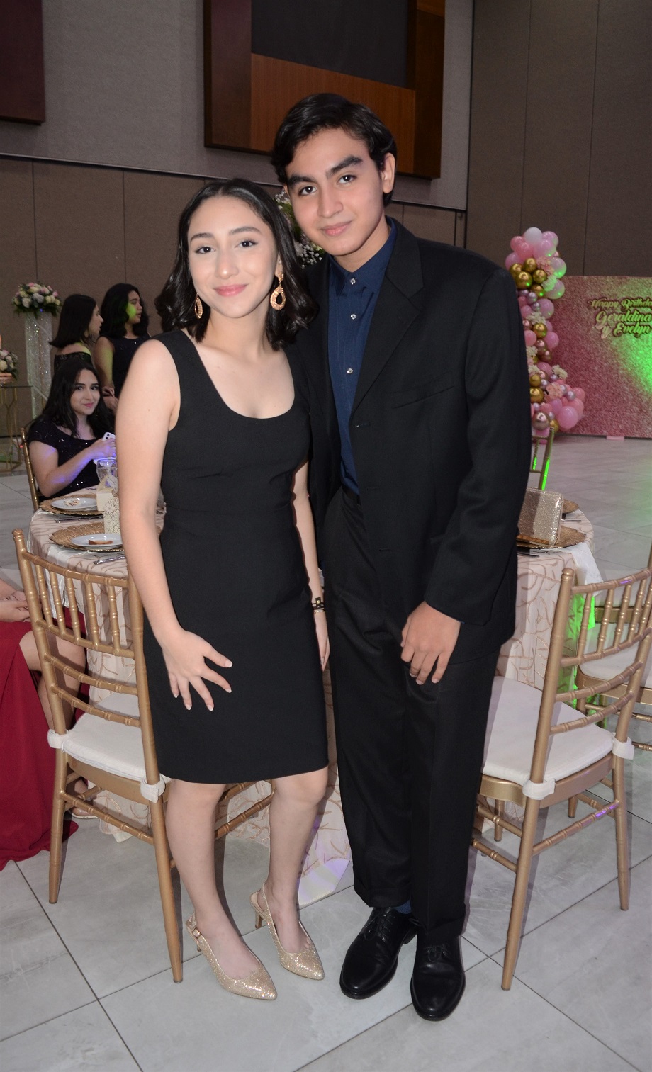 Doble celebración de XV años para Geraldina y Evelyn Regalado