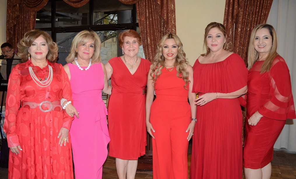 Damas del Damas del Club Internacional de Mujeres celebran Té de la Amistad