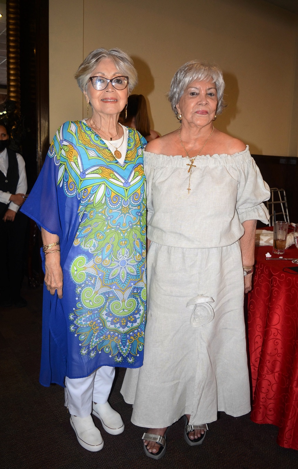 Damas del Damas del Club Internacional de Mujeres celebran Té de la Amistad 