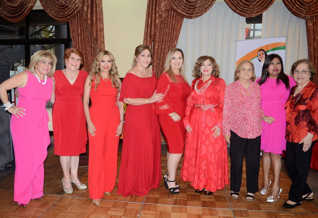 Damas del Damas del Club Internacional de Mujeres celebran Té de la Amistad 