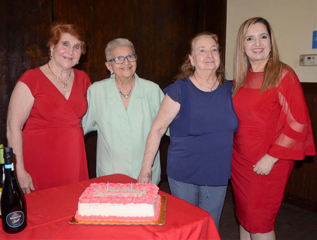 Damas del Damas del Club Internacional de Mujeres celebran Té de la Amistad 