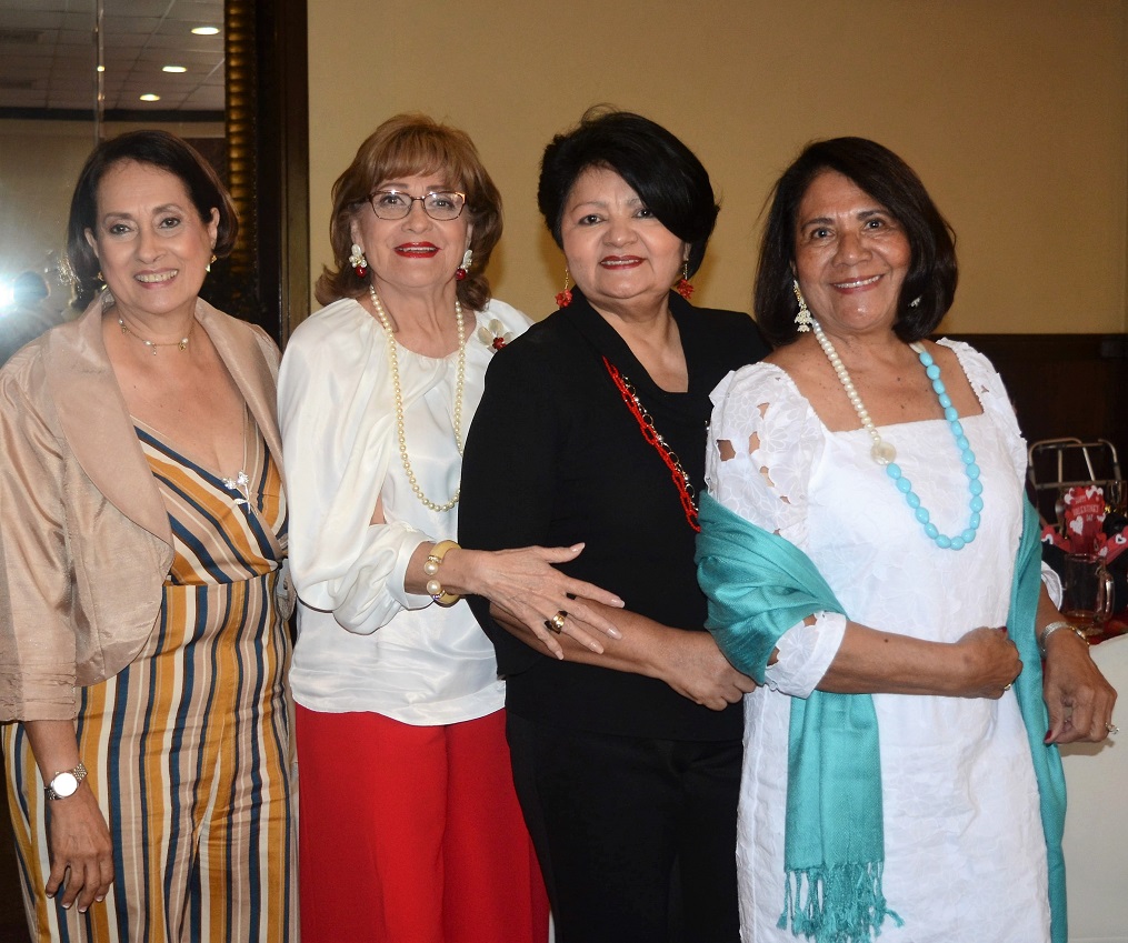 Damas del Damas del Club Internacional de Mujeres celebran Té de la Amistad 