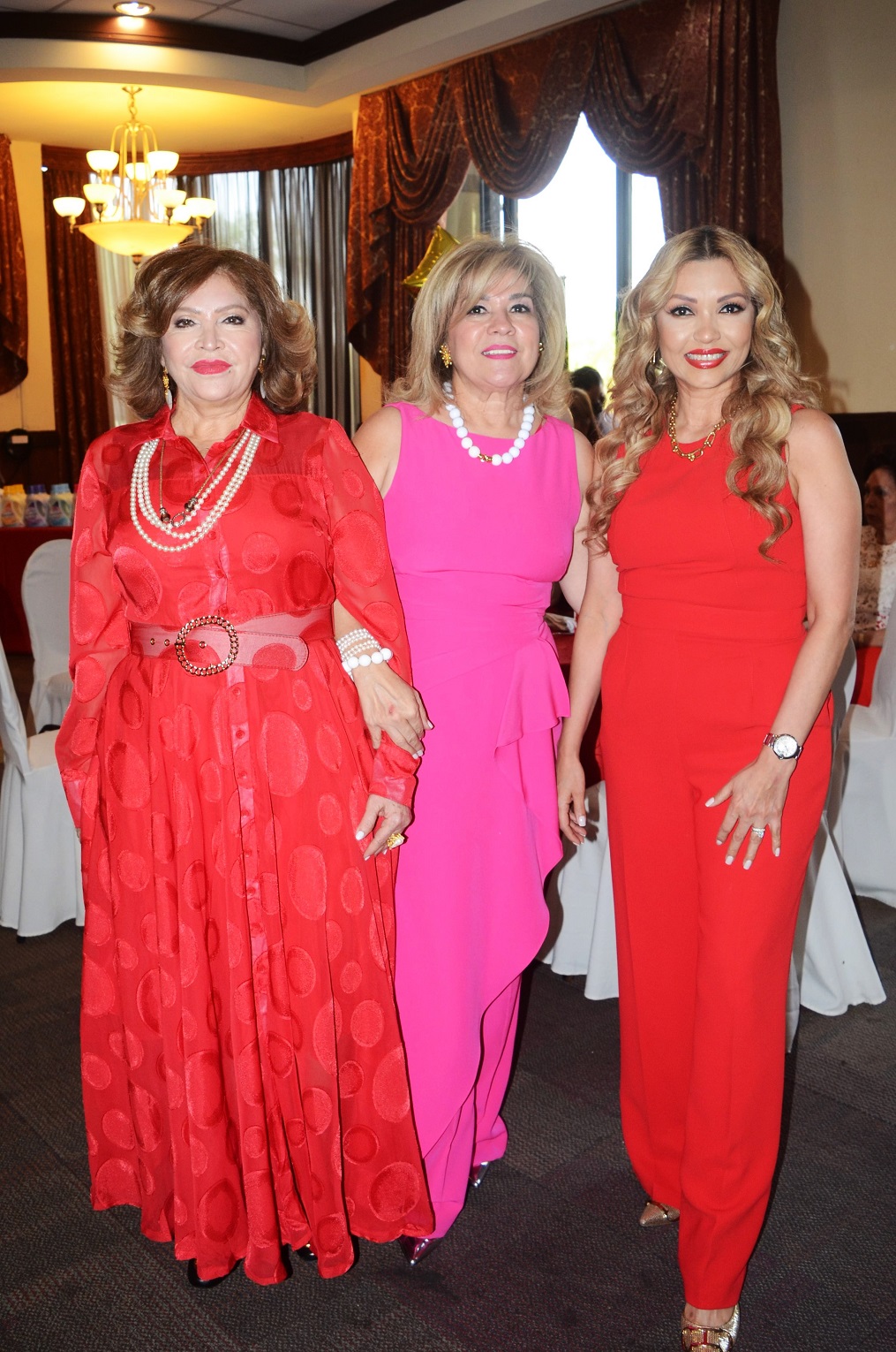 Damas del Damas del Club Internacional de Mujeres celebran Té de la Amistad 