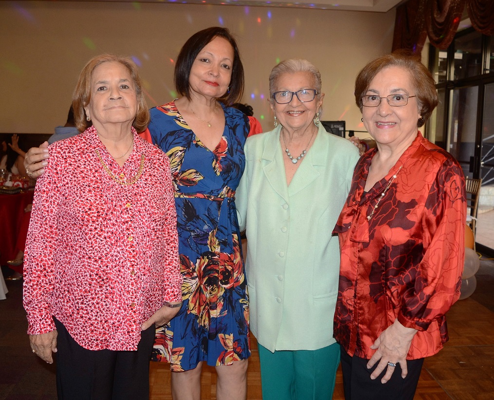 Damas del Damas del Club Internacional de Mujeres celebran Té de la Amistad 