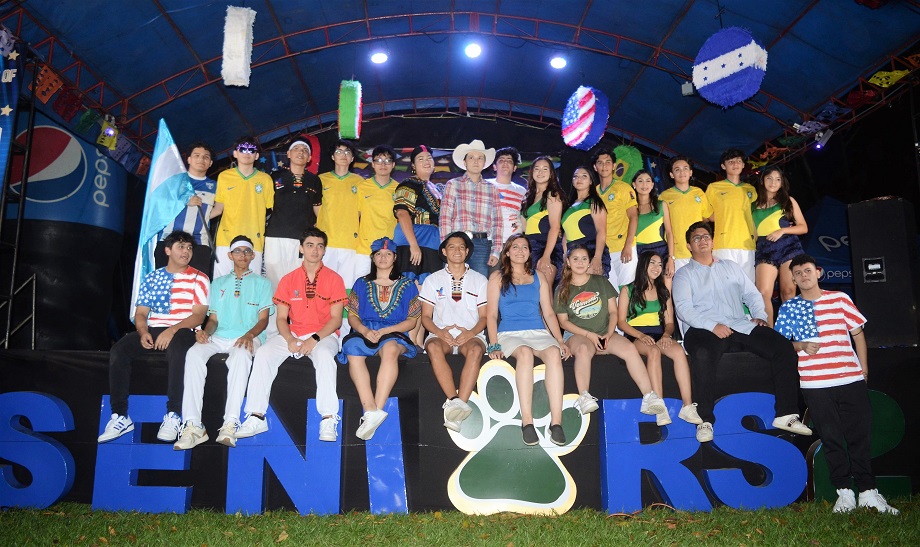 Derroche de cultura y alegría en el Festival Folklórico Seniors 2023 de la Academia Americana