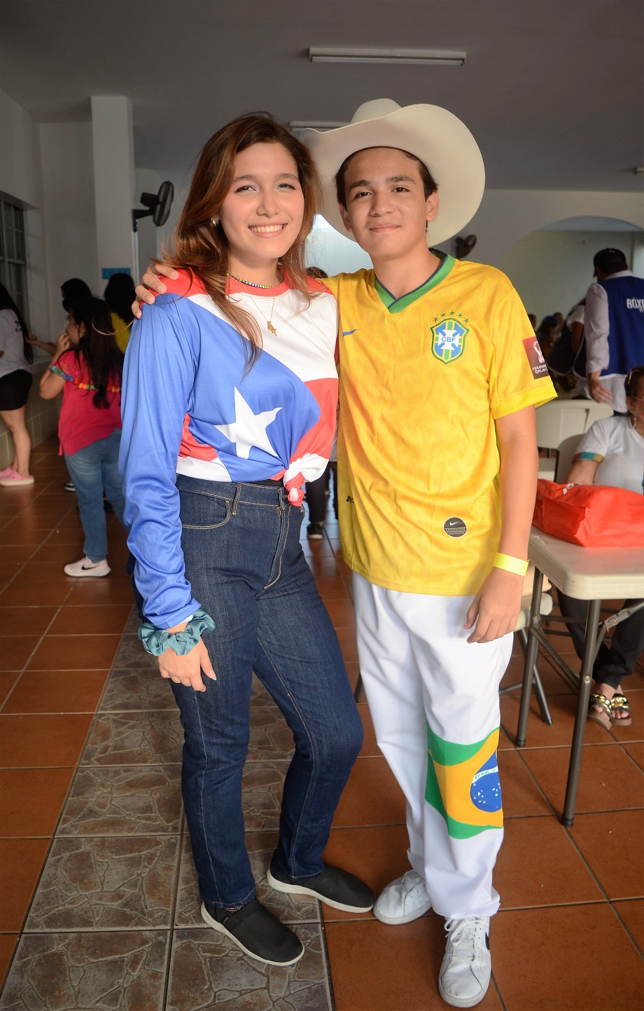 Derroche de cultura y alegría en el Festival Folklórico Seniors 2023 de la Academia Americana