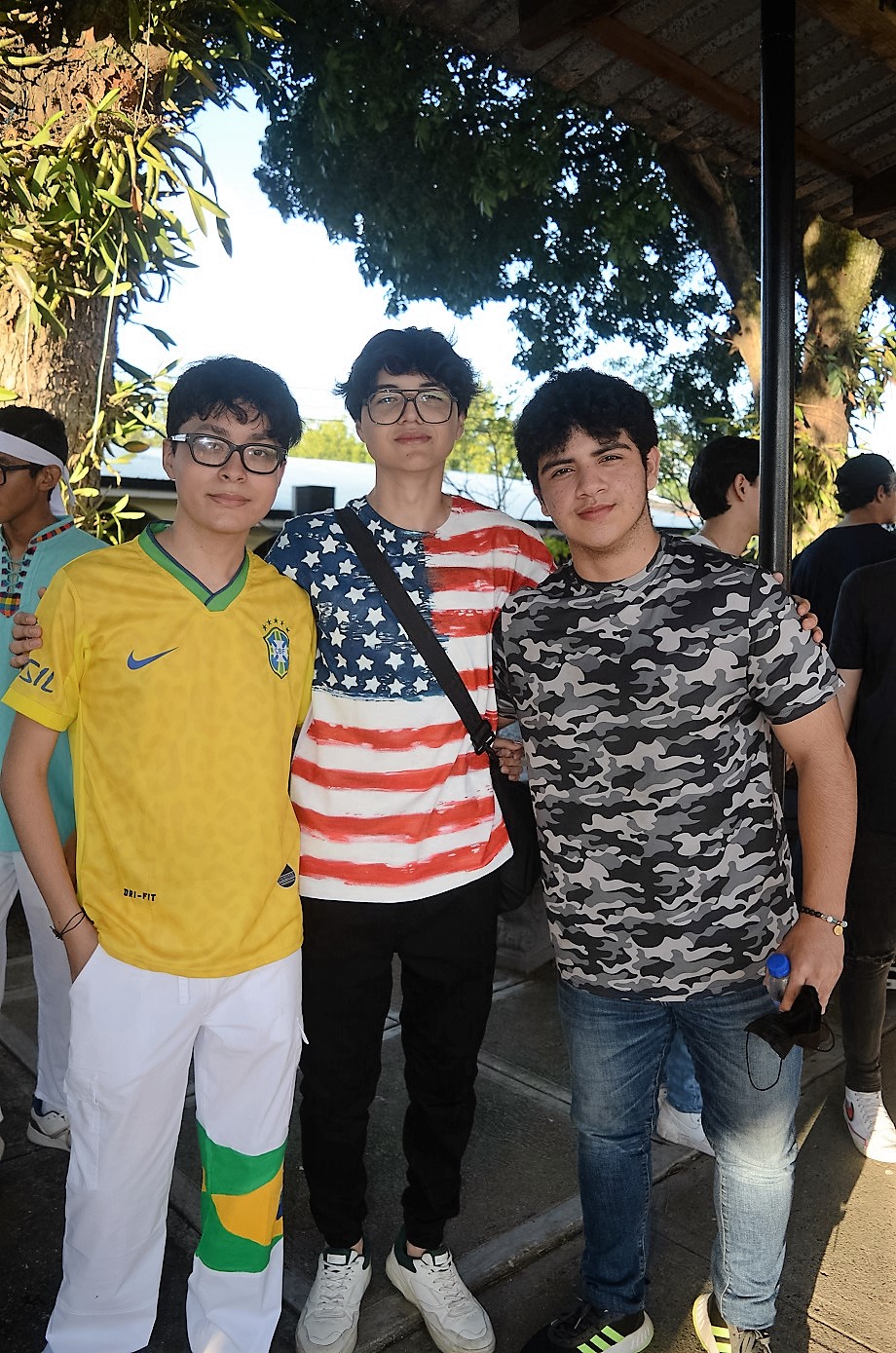 Derroche de cultura y alegría en el Festival Folklórico Seniors 2023 de la Academia Americana