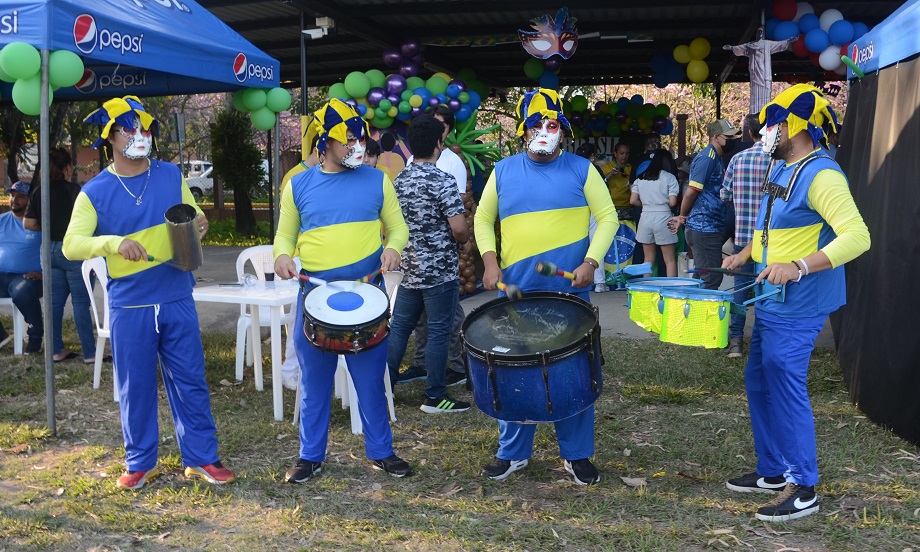 Derroche de cultura y alegría en el Festival Folklórico Seniors 2023 de la Academia Americana