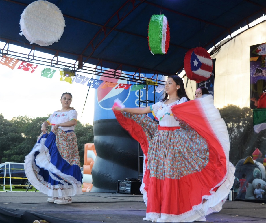 Derroche de cultura y alegría en el Festival Folklórico Seniors 2023 de la Academia Americana