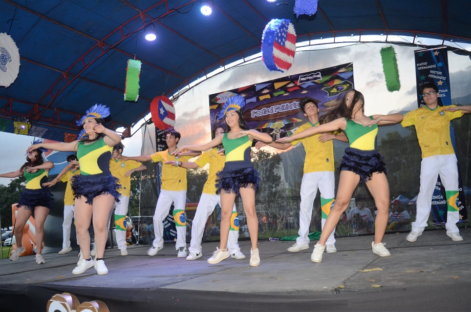 Derroche de cultura y alegría en el Festival Folklórico Seniors 2023 de la Academia Americana