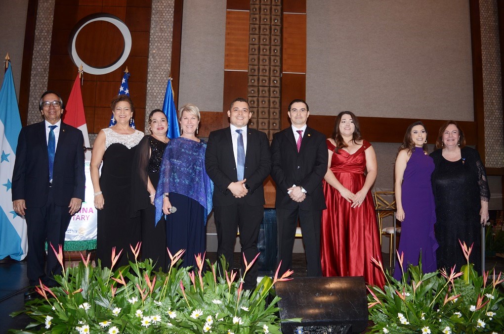 Gala e honor a Jennifer Jones, presidente de Rotary International