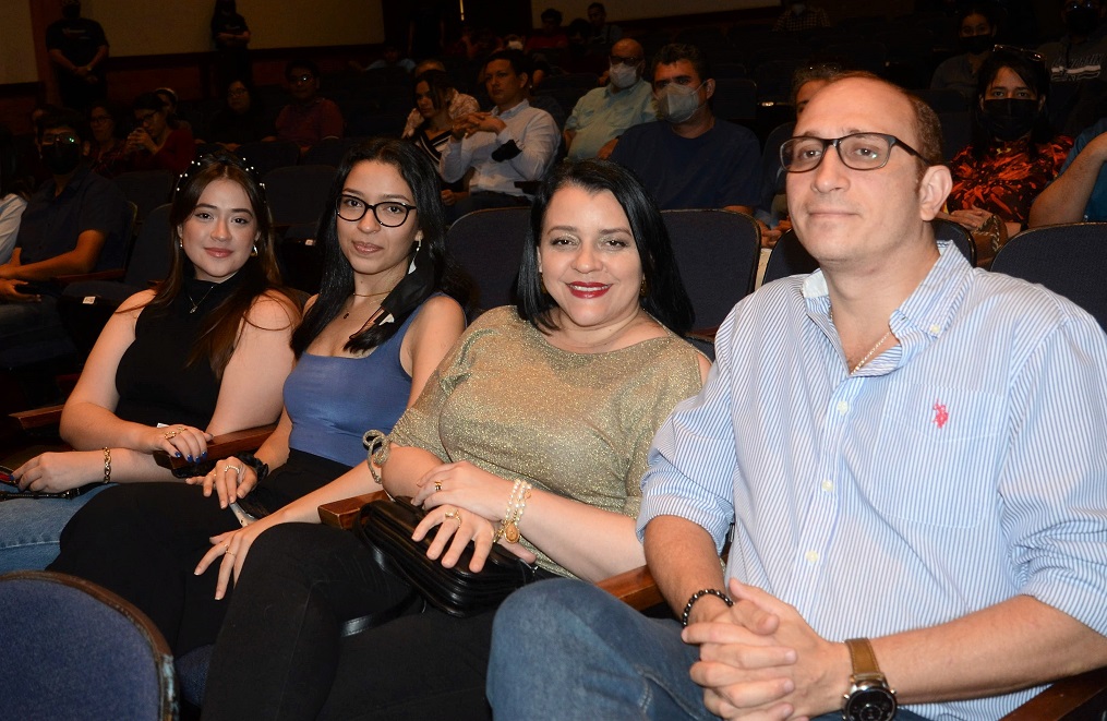 Gina Chávez y su banda ofrece concierto en San Pedro Sula