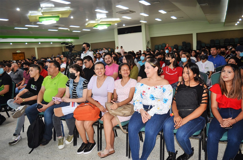 UTH realizó el sorteo de 5 vehículos cero kilómetros entre sus estudiantes 