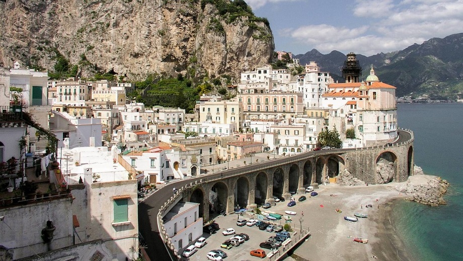 El Vaticano expulsa de la Iglesia a dos 'monjas rebeldes' por resistirse a abandonar un monasterio