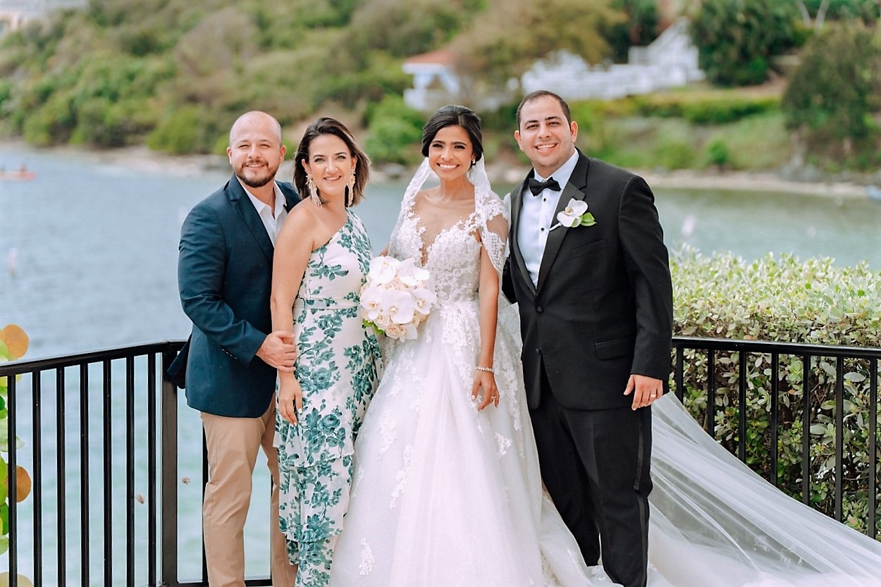 Víctor Bendeck y Brenda Palada celebran su boda a bordo de un crucero en el caribe