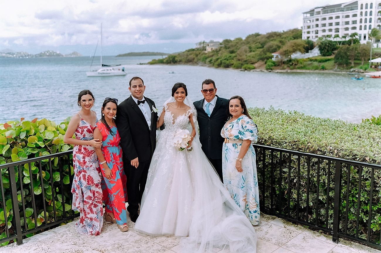 Víctor Bendeck y Brenda Palada celebran su boda a bordo de un crucero en el caribe