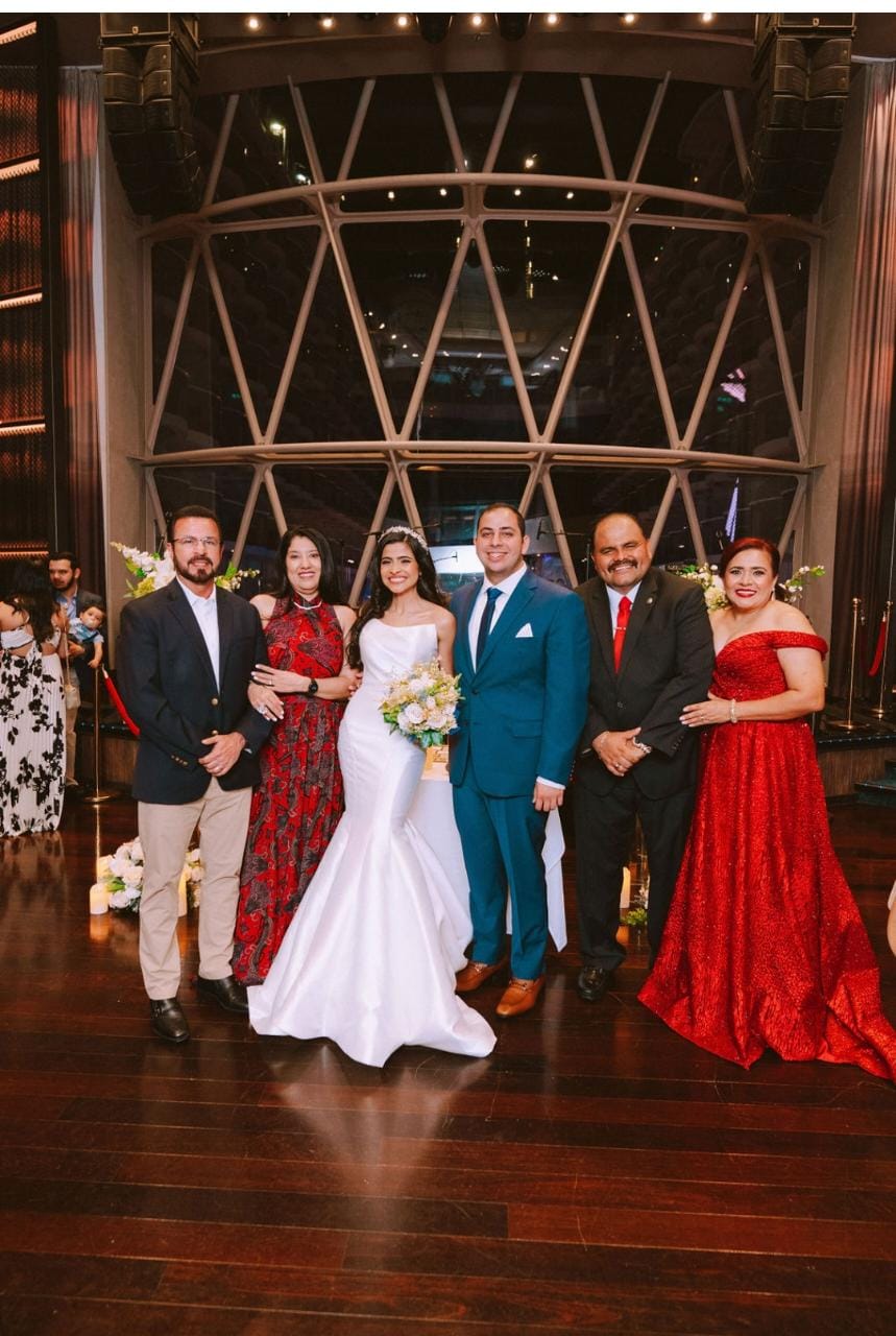 Víctor Bendeck y Brenda Palada celebran su boda a bordo de un crucero en el caribe