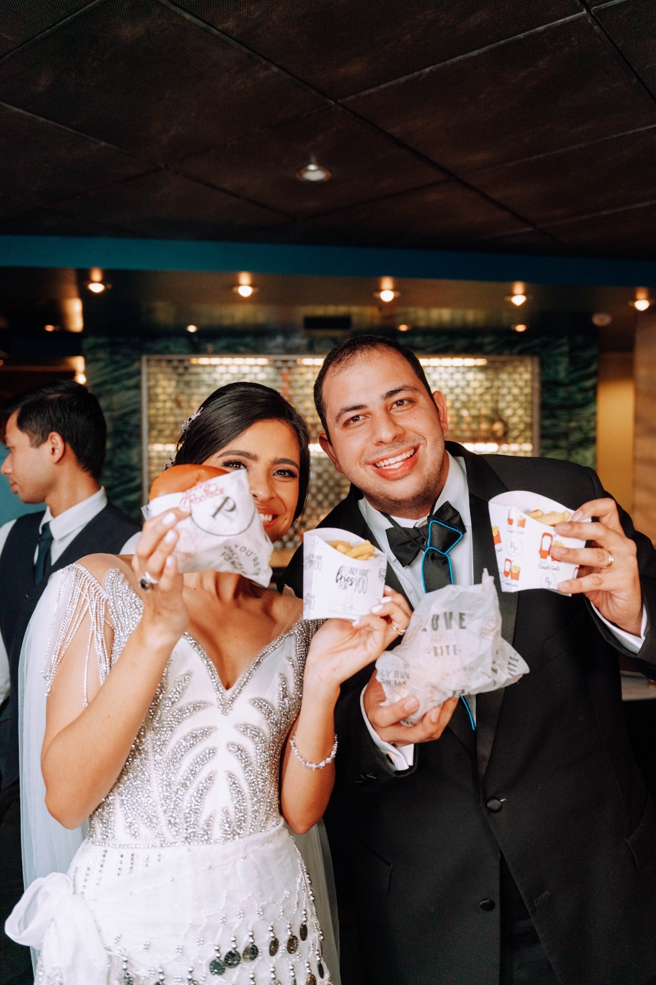 Víctor Bendeck y Brenda Palada celebran su boda a bordo de un crucero en el caribe