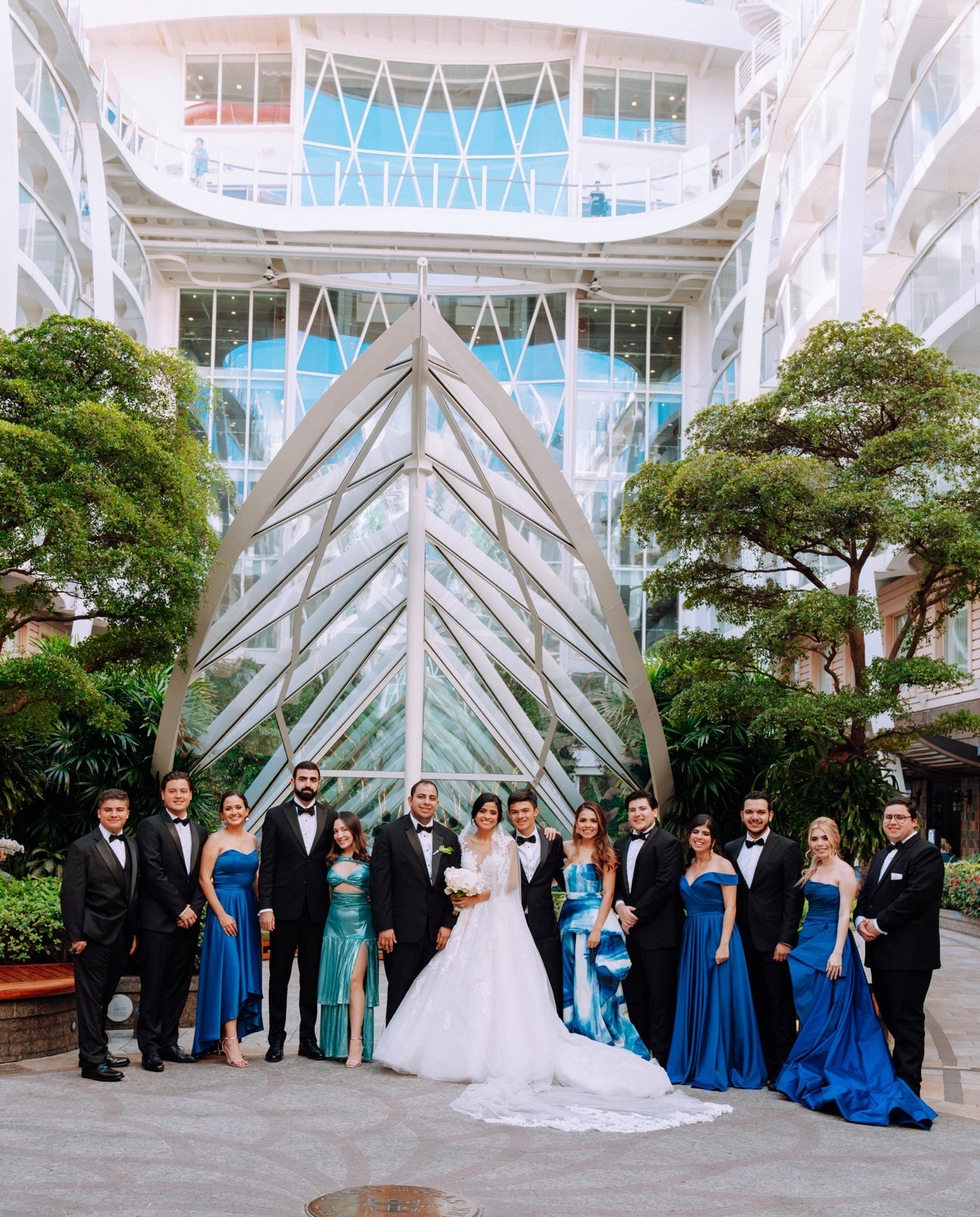 Víctor Bendeck y Brenda Palada celebran su boda a bordo de un crucero en el caribe