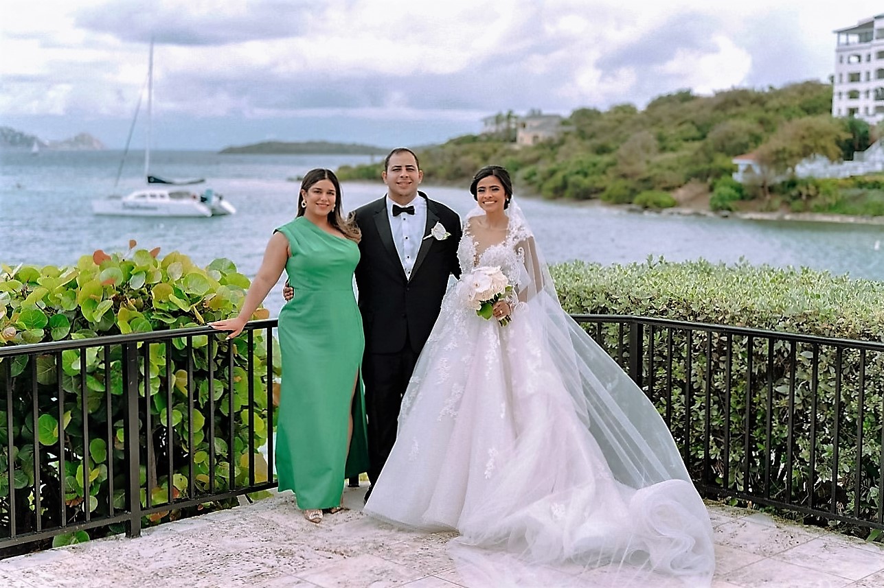 Víctor Bendeck y Brenda Palada celebran su boda a bordo de un crucero en el caribe