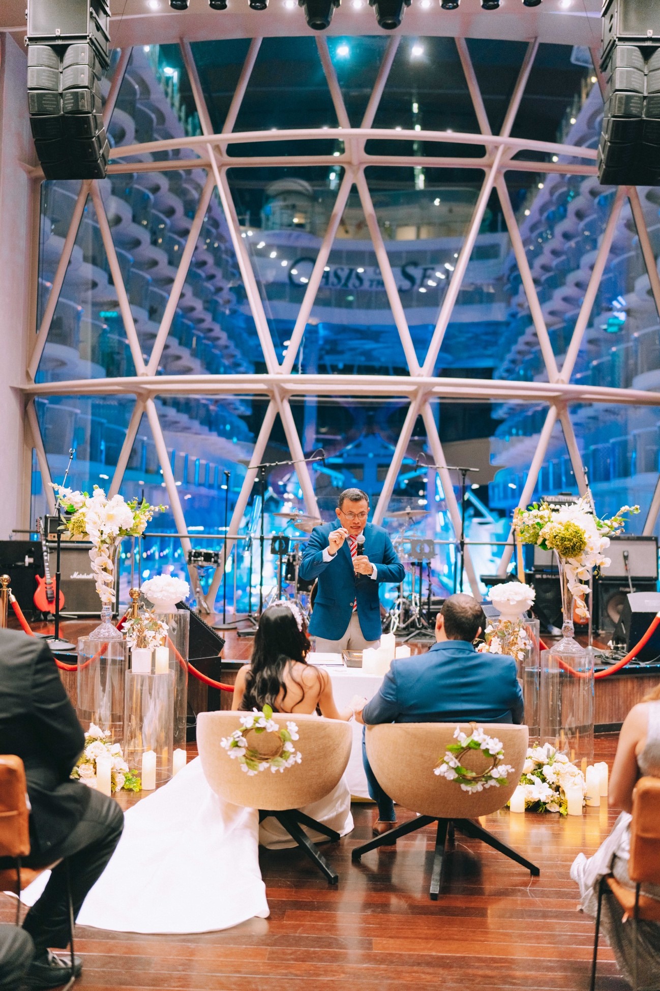 Víctor Bendeck y Brenda Palada celebran su boda a bordo de un crucero en el caribe