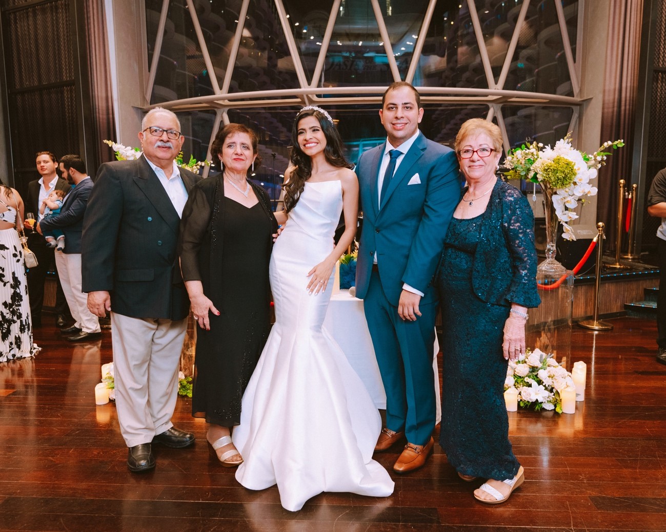 Víctor Bendeck y Brenda Palada celebran su boda a bordo de un crucero en el caribe