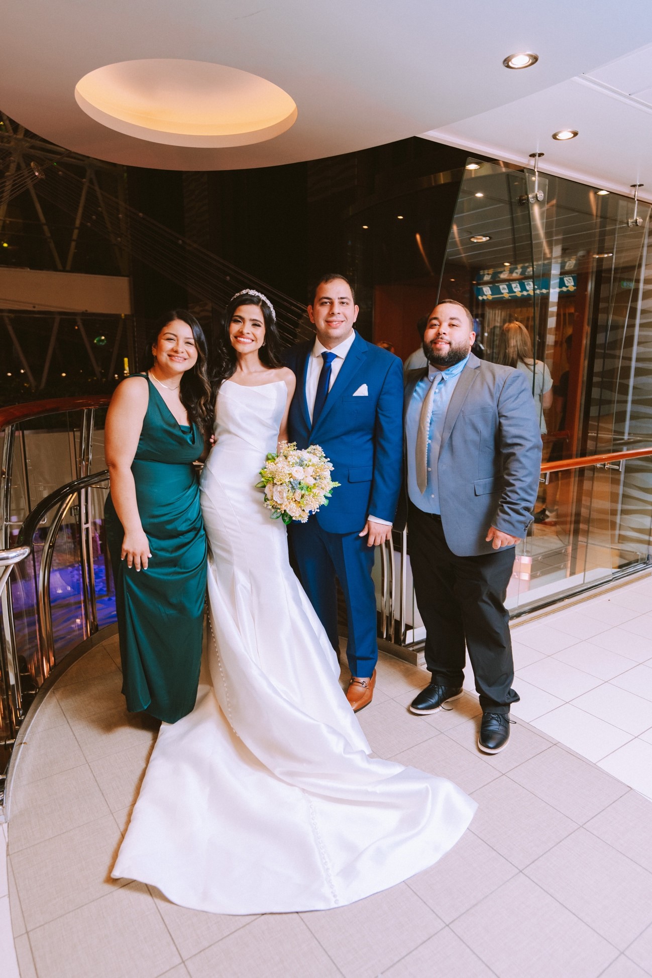 Víctor Bendeck y Brenda Palada celebran su boda a bordo de un crucero en el caribe