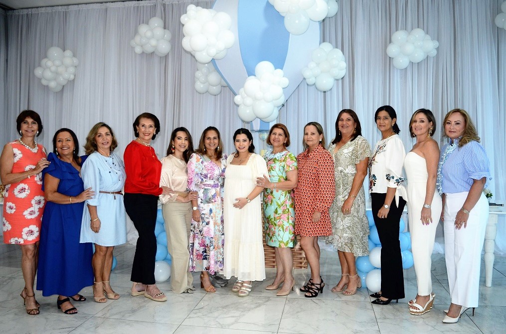 Un baby shower con mucho encanto en honor a Sadia Orellana de Martínez