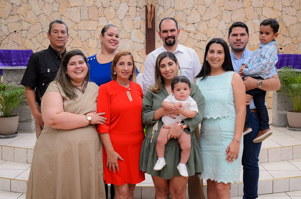 Celebran el bautizo del pequeño Jerónimo Andrés Zelaya