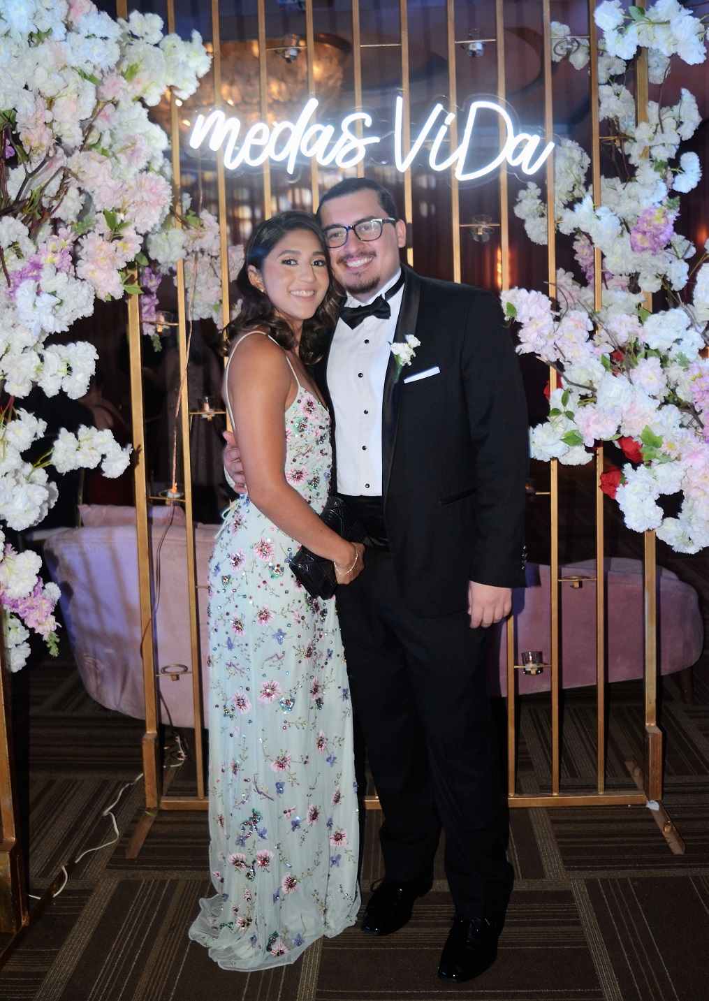 Víctor Aguirre y Danaee Collins sellan su promesa de amor con un romántico “Sí quiero”