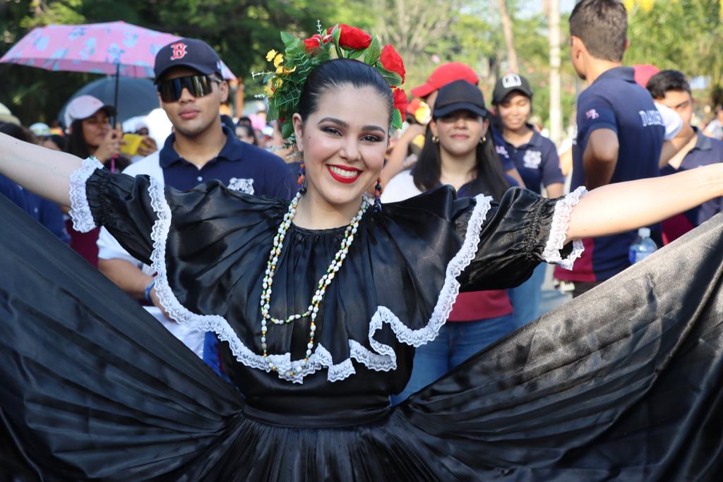 Con desfile artistas sampedranos conmemoran el Día Mundial de Teatro