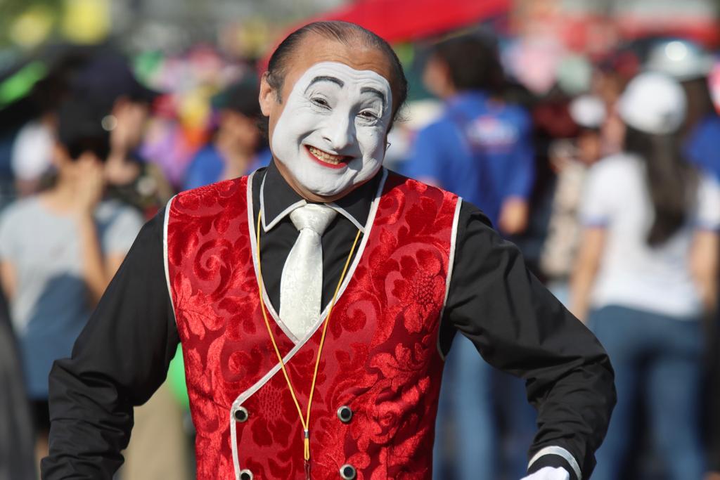 Con desfile artistas sampedranos conmemoran el Día Mundial de Teatro