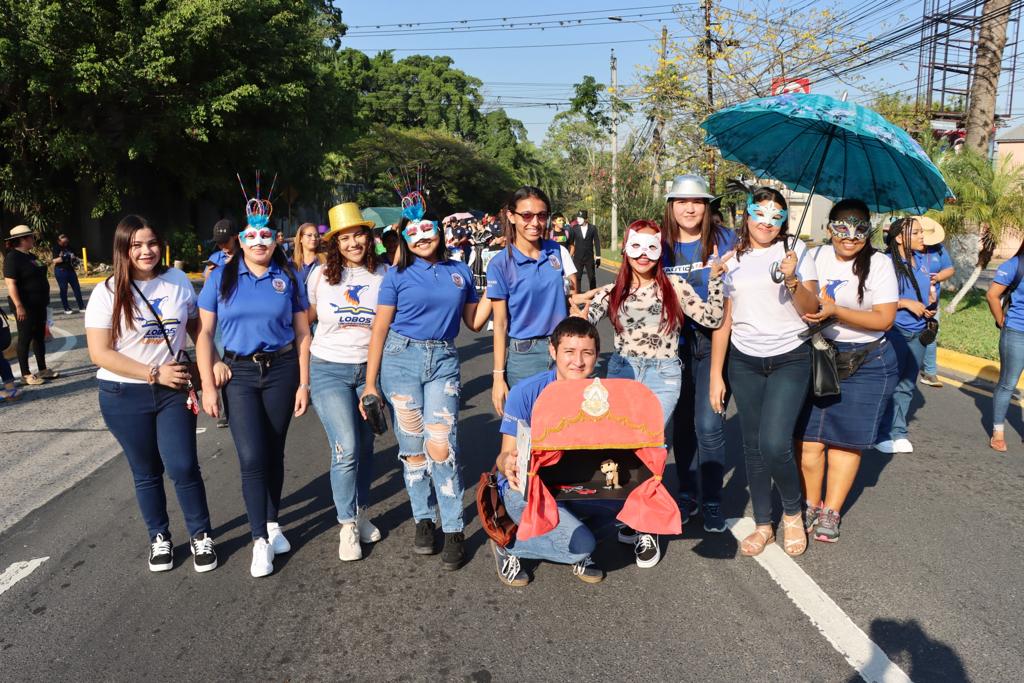 Con desfile artistas sampedranos conmemoran el Día Mundial de Teatro