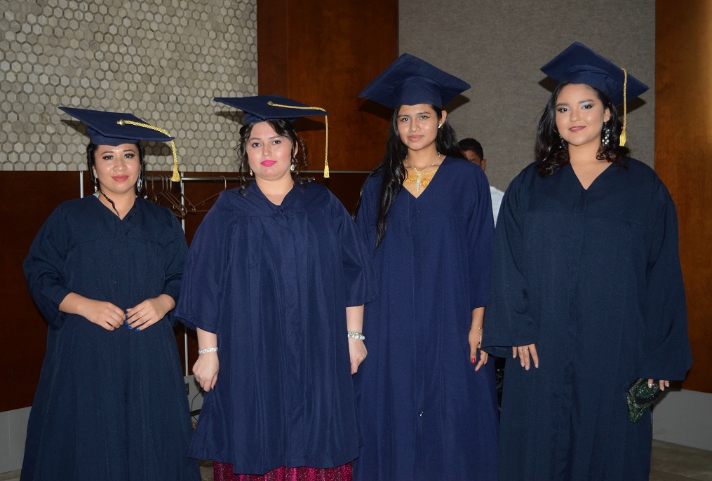 Solemnes actos de graduación de Academia Profesional Las Amigas y el Instituto Técnico Los Zorzales 