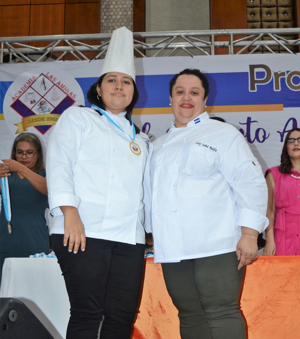 Solemnes actos de graduación de Academia Profesional Las Amigas y el Instituto Técnico Los Zorzales 