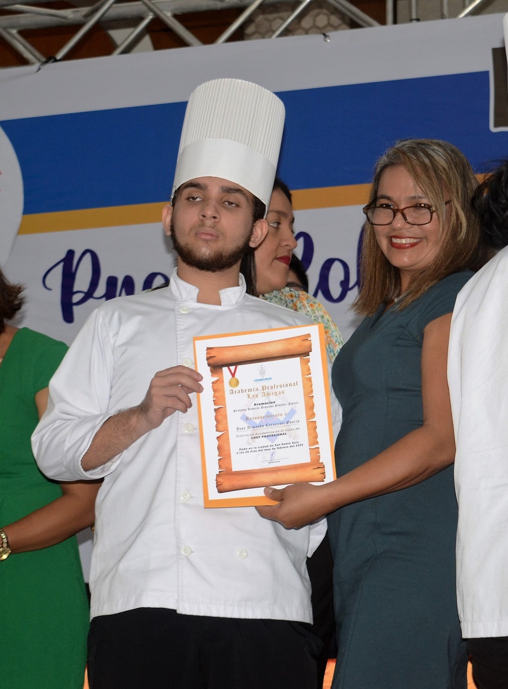 Solemnes actos de graduación de Academia Profesional Las Amigas y el Instituto Técnico Los Zorzales 