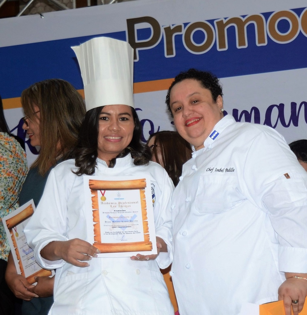 Solemnes actos de graduación de Academia Profesional Las Amigas y el Instituto Técnico Los Zorzales 