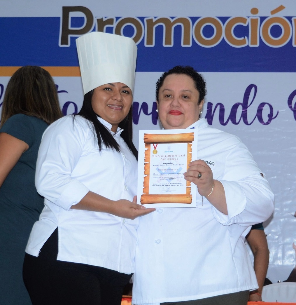 Solemnes actos de graduación de Academia Profesional Las Amigas y el Instituto Técnico Los Zorzales 