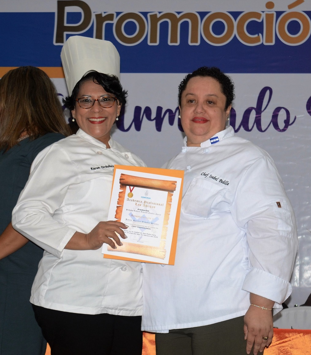 Solemnes actos de graduación de Academia Profesional Las Amigas y el Instituto Técnico Los Zorzales 