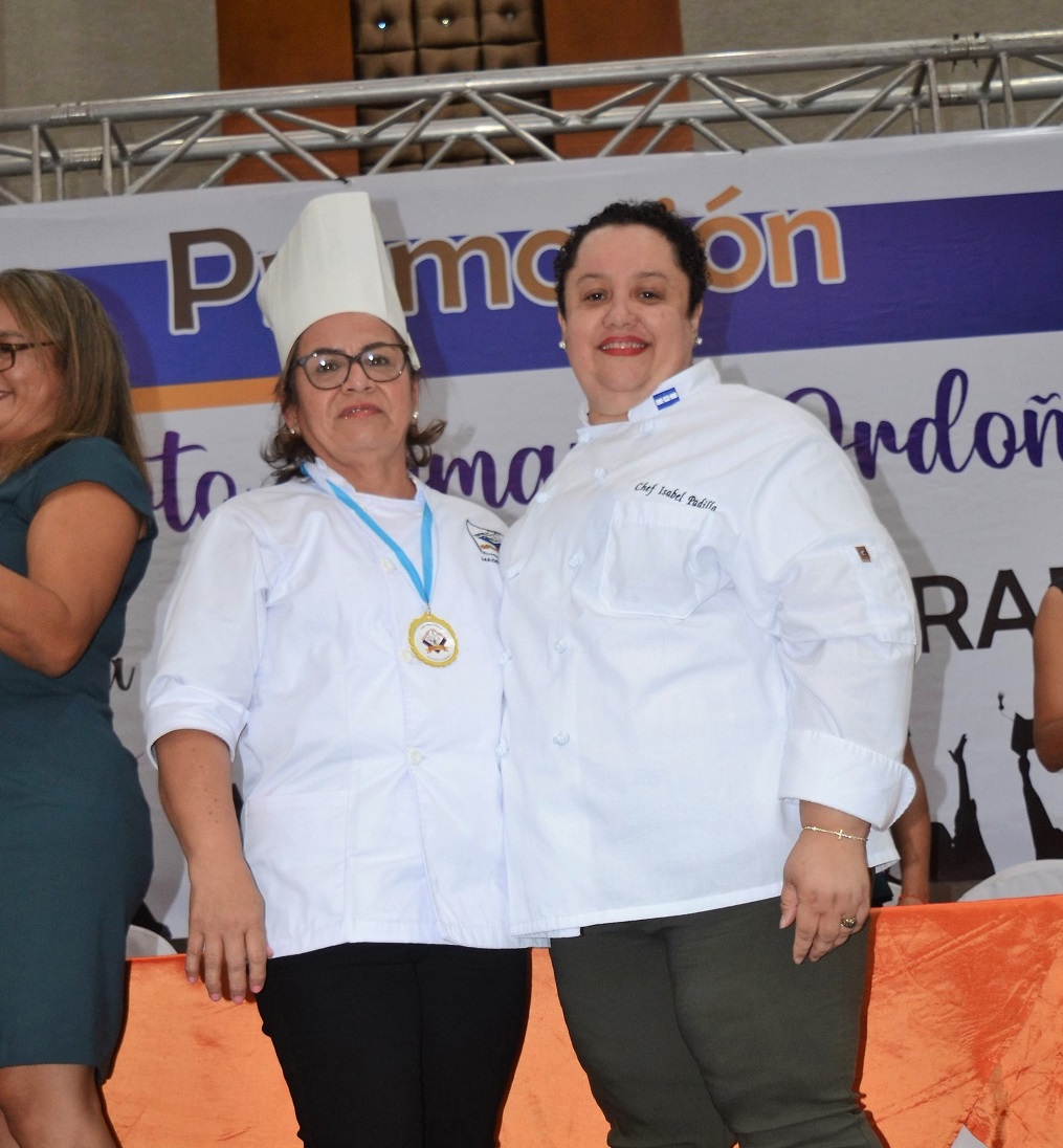 Solemnes actos de graduación de Academia Profesional Las Amigas y el Instituto Técnico Los Zorzales 