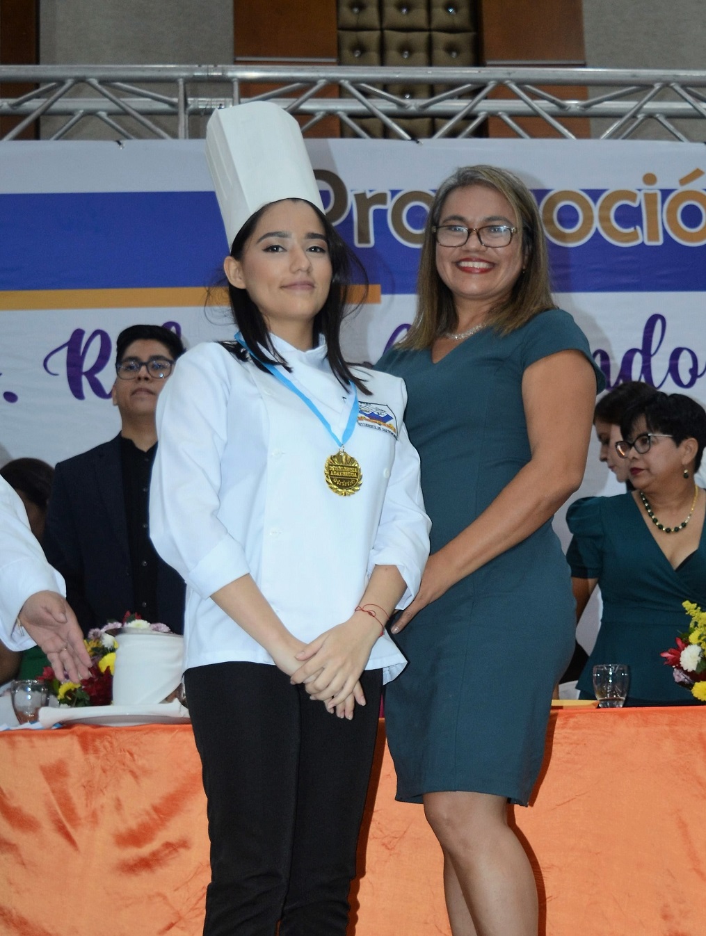 Solemnes actos de graduación de Academia Profesional Las Amigas y el Instituto Técnico Los Zorzales 