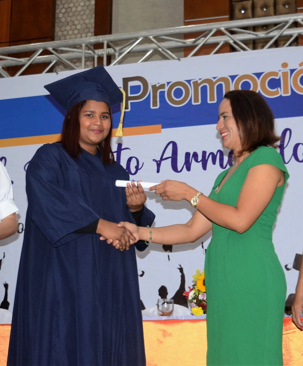 Solemnes actos de graduación de Academia Profesional Las Amigas y el Instituto Técnico Los Zorzales 