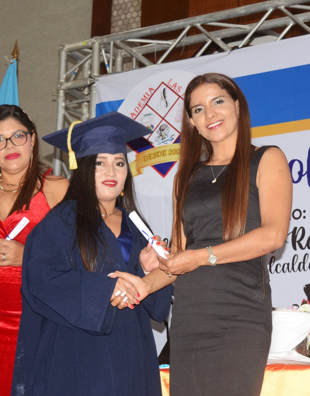 Solemnes actos de graduación de Academia Profesional Las Amigas y el Instituto Técnico Los Zorzales 