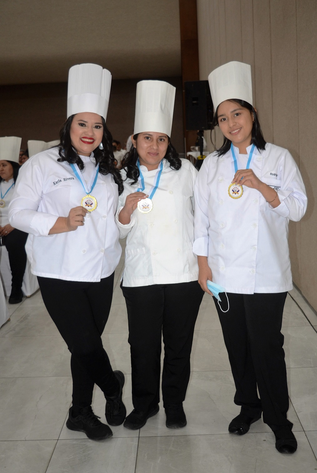 Solemnes actos de graduación de Academia Profesional Las Amigas y el Instituto Técnico Los Zorzales 