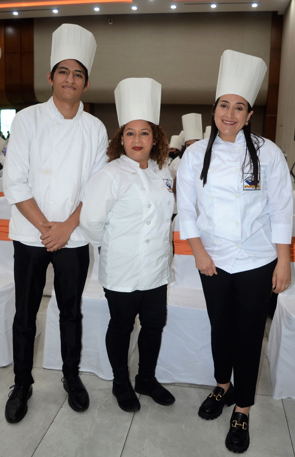 Solemnes actos de graduación de Academia Profesional Las Amigas y el Instituto Técnico Los Zorzales 