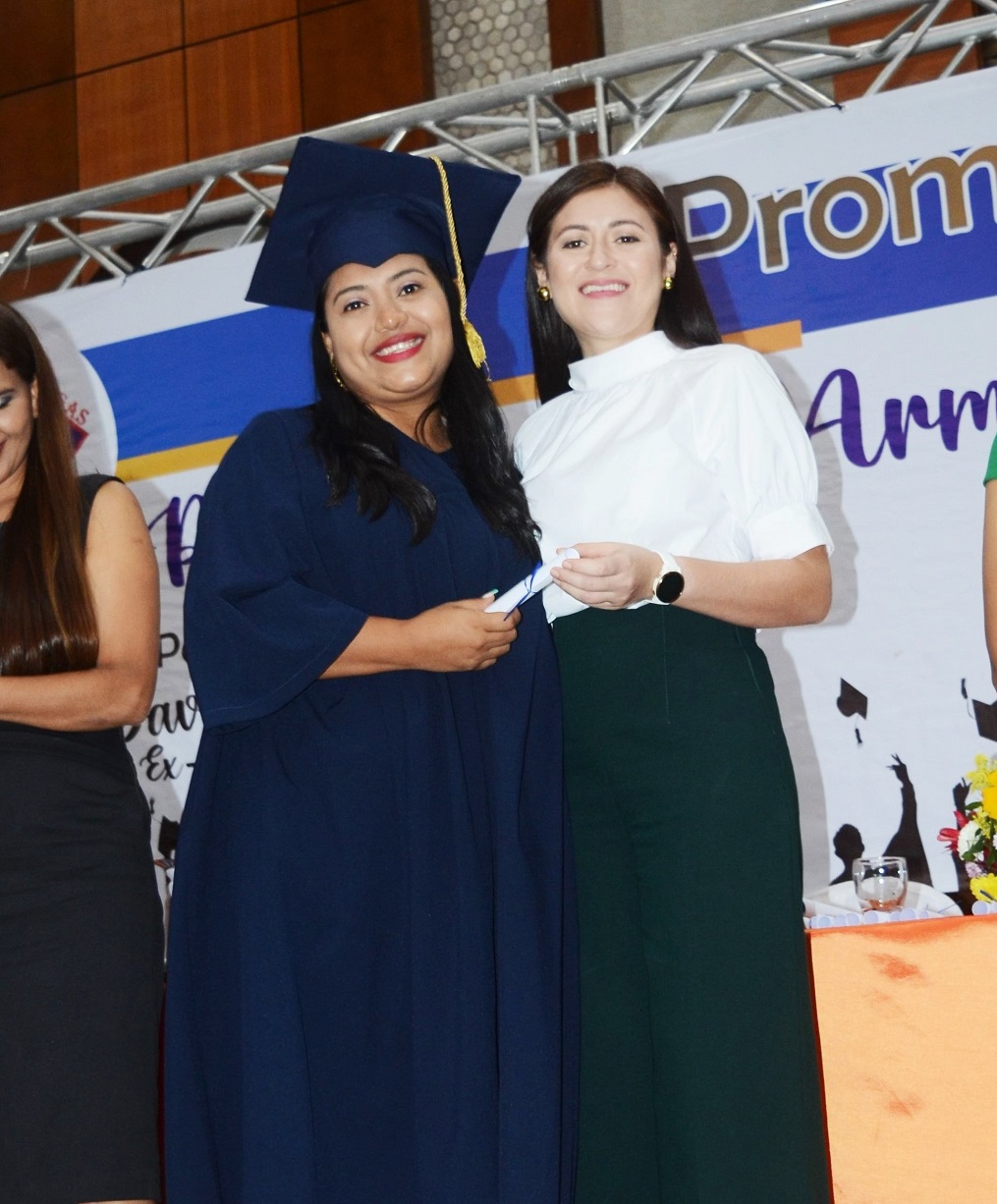 Solemnes actos de graduación de Academia Profesional Las Amigas y el Instituto Técnico Los Zorzales 